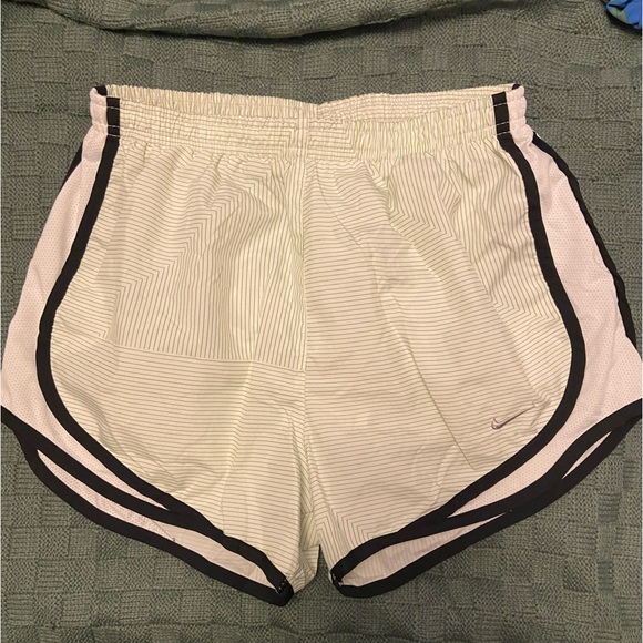 Nike shorts - Picture 1 of 4
